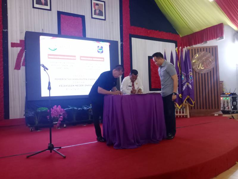 Pemkab Enrekang Hibahkan Bekas Kantor DLH ke Kejaksaan Negeri  
