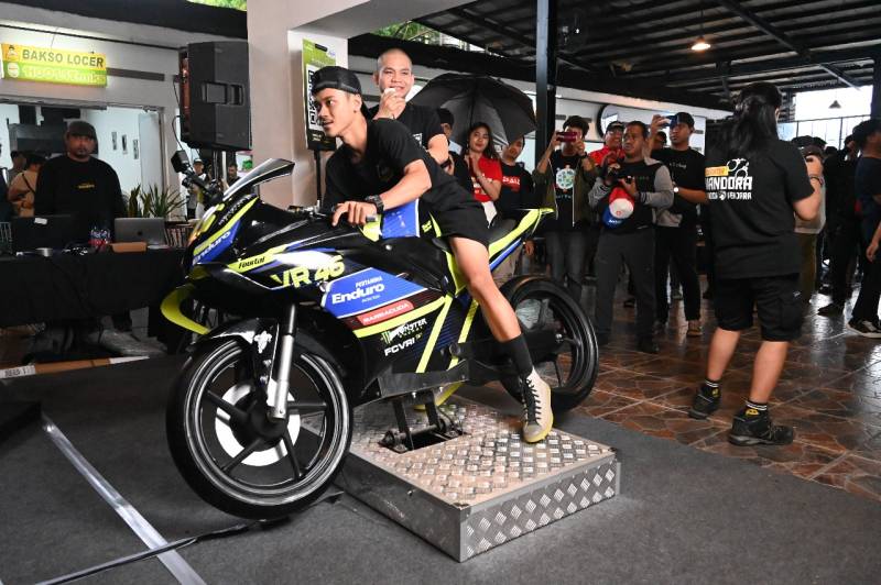 4JAN6 BALAP TANGGUH Tiba di Makassar: Pertamina Lubricants Hadirkan Adrenalin sebagai Pembalap MotoGP