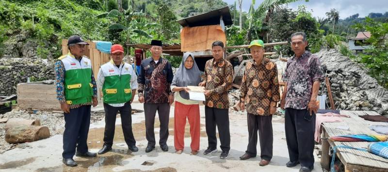 Baznas Bantu Korban Puting Beliung  di Desa Baroko Sebesar 18,5 juta untuk 7 Kepala Keluarga 