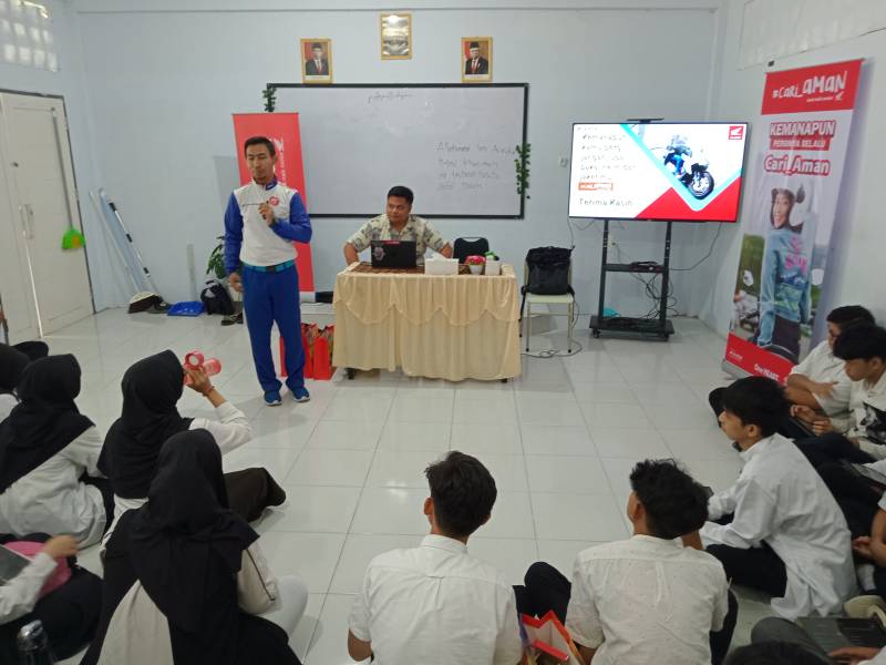 Edukasi Safety Riding di SMA Islam Al Akhyar, Asmo Sulsel Kampanye STOP #Cari_aman 4T