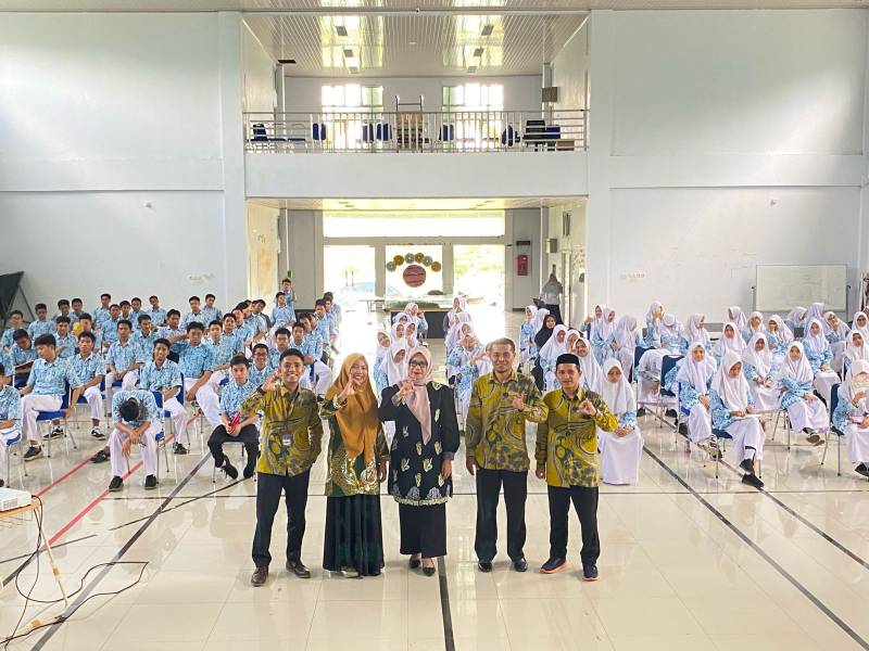Program P5P2RA Ajarkan Siswa MAN IC Kelola Sampah Organik Jadi Eco Enzyme