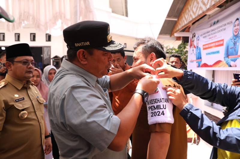 Jelang Pemilu 2024, Pj. Bupati Bantaeng Dampingi Pj. Gubernur Sulsel Tinjau Logistik KPU