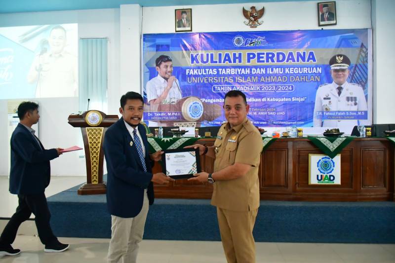 Pj Bupati Sinjai Berbagi Pengalaman dan Motivasi di Kampus UIAD Sinjai