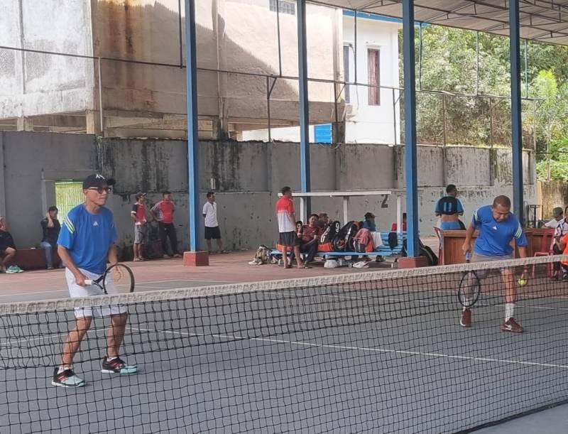 Meriahkan HUT Takalar ke-64, Ketua Senat Akademik Unhas Ikut Kejuaraan Tenis Lapangan