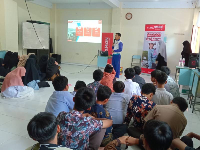 Edukasi Safety Riding di SMPIT AR-Rahmah Makassar, Asmo Sulsel:  Bangga Jadi Generasi #Cari_Aman