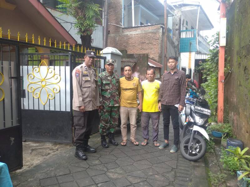 Bhabinkamtibmas Polres Pelabuhan Makassar Bersama Babinsa Imbau Warga Jangan Golput 