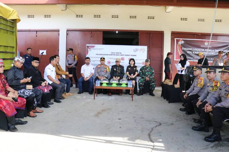 Dua Hari Jelang Pencoblosan, Bupati Luwu Timur Lepas Distribusi Logistik Pemilu 2024