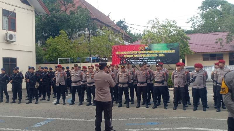 Kapolres Selayar Sambut Langsung Kedatangan 74 Personel BKO Polda Sulsel