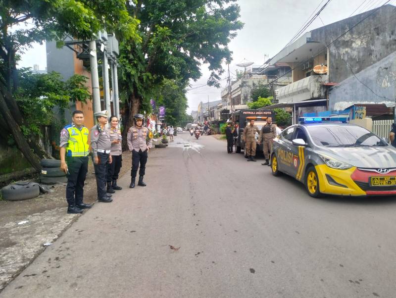 Hindari Pelanggaran Pemilu Damai, Kapolsek Wajo Pimpin Pengamanan Penertiban APK