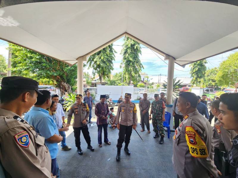 Pastikan Pleno Hitung Suara di Kantor PPK Aman, Kapolres Bantaeng dan PJU Pantau Langsung  