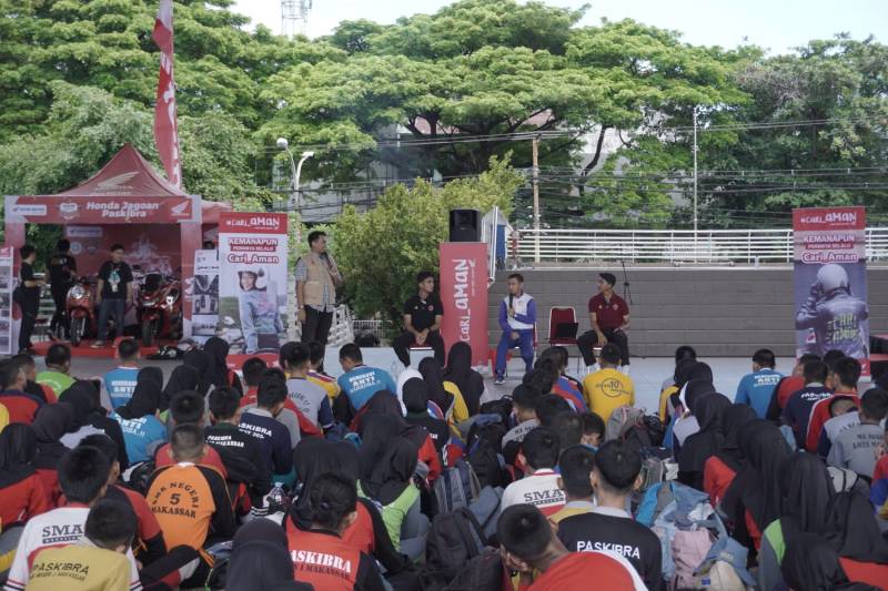 Bersama PSM Makassar, Asmo Sulsel Perkuat Literasi #Cari_Aman Anggota Paskibraka Sekolah