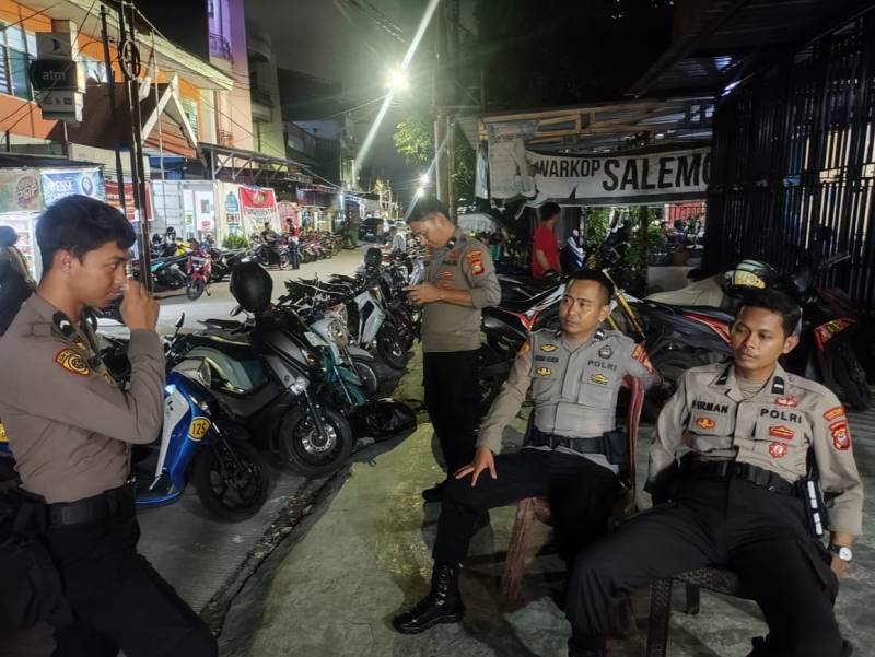Pagi Hingga Dini Hari, Polres Pelabuhan Makassar Konsisten Kawal Rekapitulasi Surat Suara di Tingkat PPK