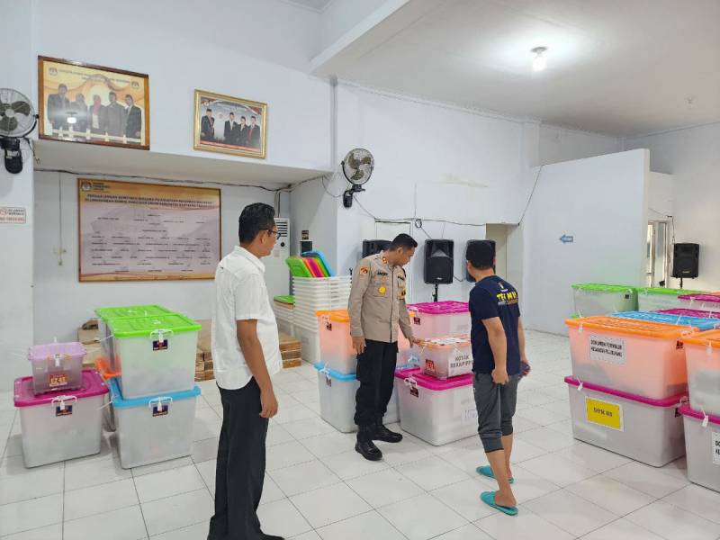 Kapolres Bantaeng Memantau Gudang Logistik KPU Pasca Rekapitulasi Suara di Tingkat PPK