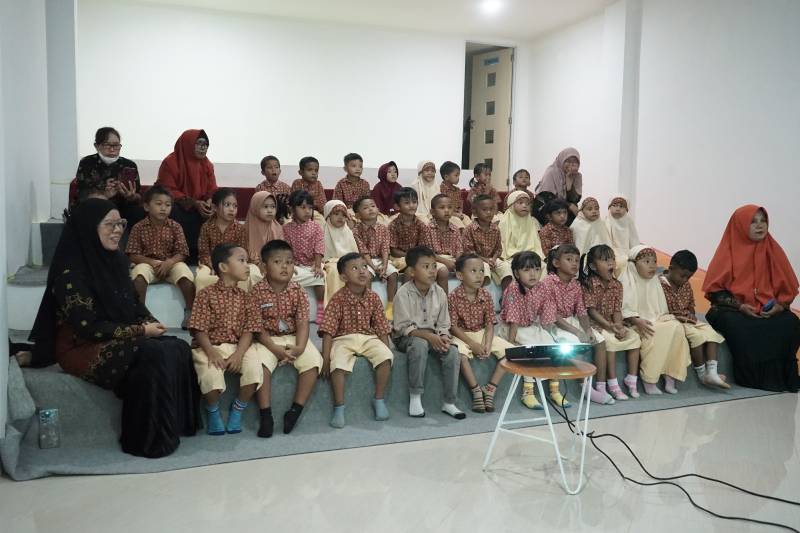 Layanan Antar Jemput Dongeng DPK Lutim Libatkan 32 Siswa TK Pembina Malili
