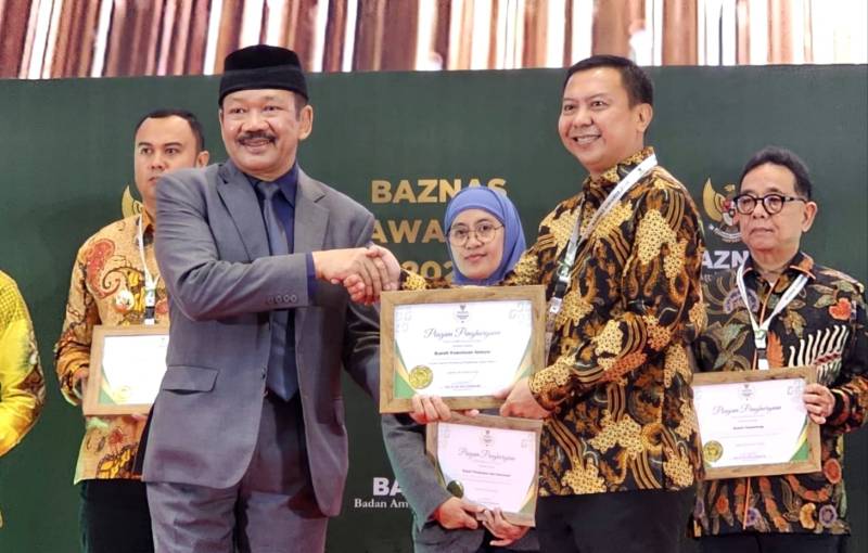 Bupati Basli Ali Terima Penghargaan Baznas Award 2024