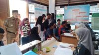 Camat Kepulauan Sangkarrang Pantau Pelayanan Administrasi di Kantor Kecamatan
