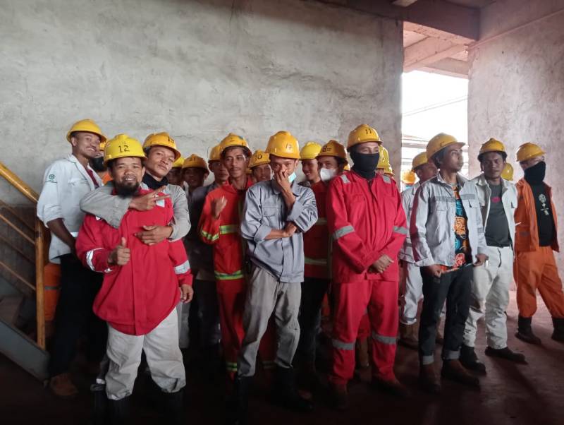 Suasana Salat Jumat di Hengsheng New Energy Material di Bulan Ramadan