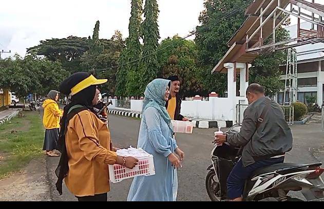 Golkar Sinjai Berbagi Takjil Libatkan UMKM