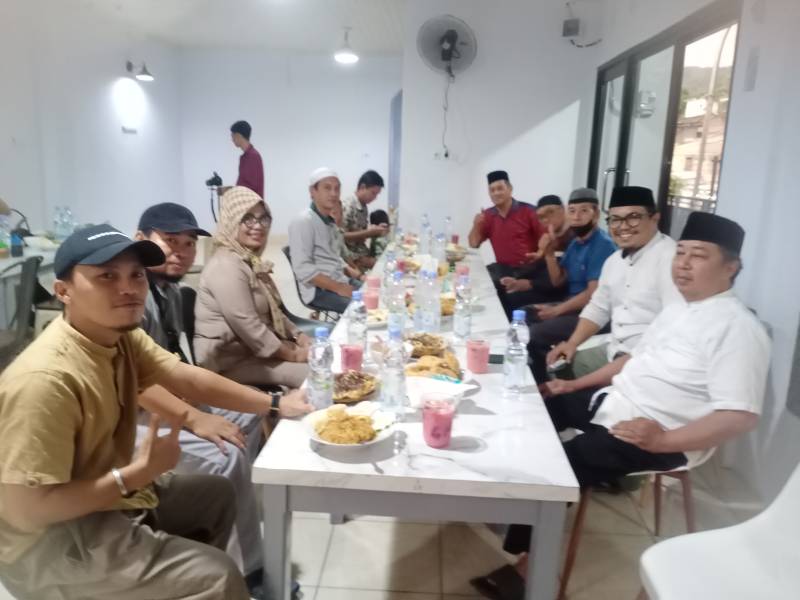 PWI Dan IWO Enrekang Gelar Diskusi Dan Buka Bersama