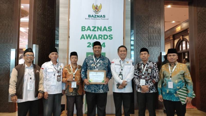 Chaidir Syam Raih Penghargaan Sebagai Bupati Pendukung Pengelola Zakat Terbaik dari Baznas