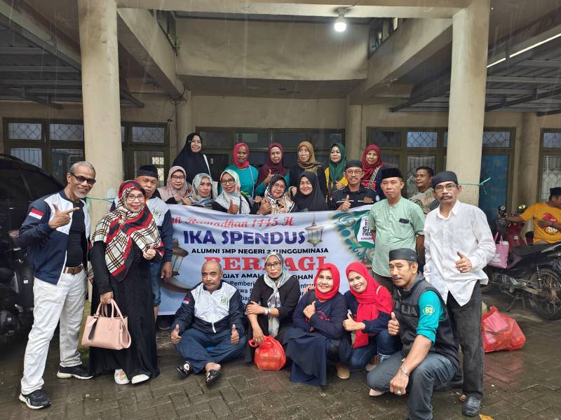 Ceria Ramadan, IKA SMP Negeri 2 Sungguminasa Berbagi Takjil 