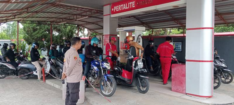 Jelang Hari Raya Idul Fitri, Polsek Bantaeng Giat Patroli ke SPBU