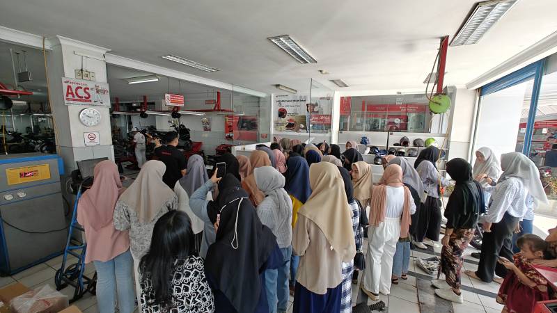 Puluhan Mahasiswa Datangi Astra Motor Sulsel,  Ikuti Tour Showroom 