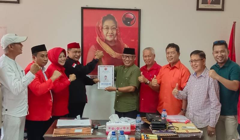 Kembalikan Berkas Pasangan Beramal Dikawal Ratusan Massa Pendukung
