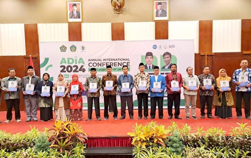 Upaya Peningkatan Kualitas Pendidikan, Dekan FAH Tandatangani MoA dengan Para Dekan Adab se-Indonesia