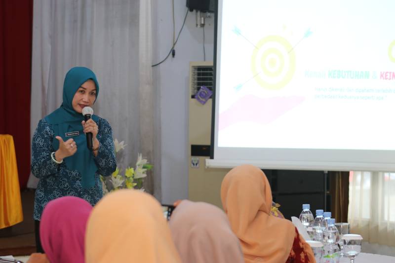Jadi Narasumber, Ketua TP PKK Selayar Bagi Tips Cara Kelola Keuangan Rumah Tangga