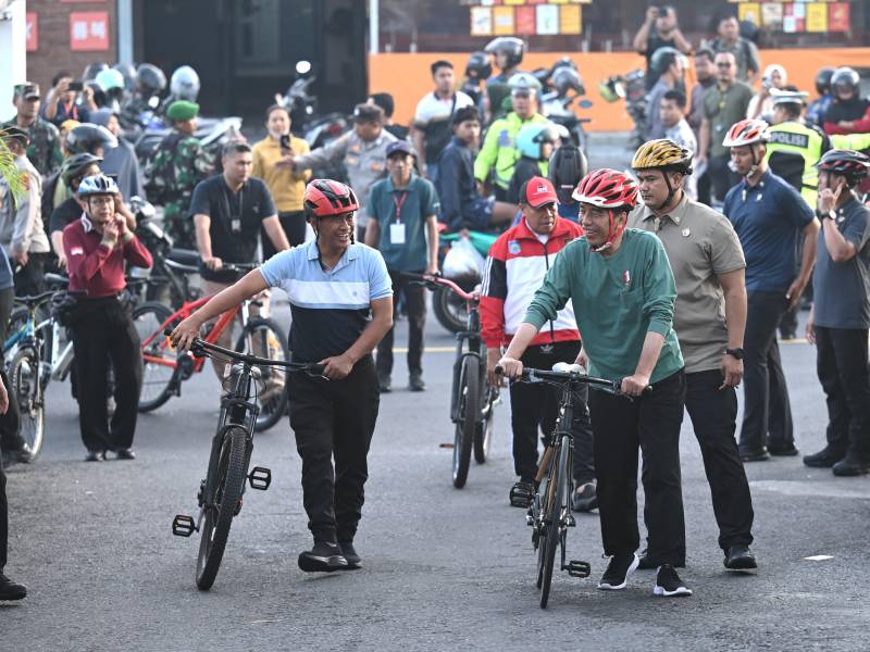 Presiden Jokowi dan Mentan Amran Sarapan dan Bersepeda Bareng di Lombok