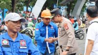 IMG-20240501-WA0040 Dengan Humanis, Kapolres Pelabuhan Makassar Pimpin Pengamanan Unjuk Rasa May Day