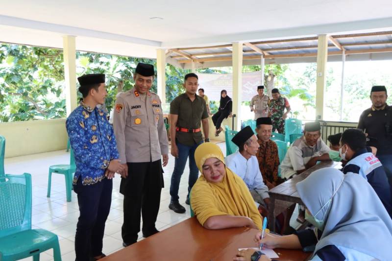 Polres Bantaeng Gelar Baksos Assiama Presisi Pemeriksaan Kesehatan Gratis di Kelurahan Karatuang