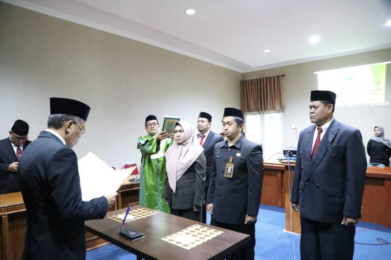 Lantik Dua Pejabat Administrator, Sekda Bantaeng Harap Berikan Pelayanan Terbaik Kepada Masyarakat