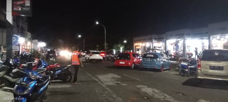 Parkir Semrawut Di Depan Alun- Alun Sinjai Sering Meresahkan Pengguna Jalan