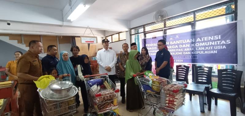 300 Orang Pangkep Terima Bantuan Atensi Kemensos RI