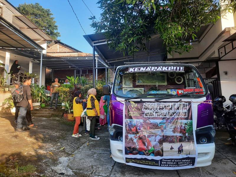 Andi Kartini Lepas Bantuan Kemanusiaan AKAR Peduli ke Luwu