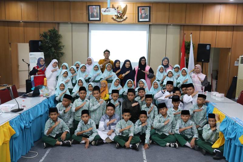 Peringati Hari Pendidikan Nasional, Srikandi PLN Edukasi Siswa Sekolah Dasar Terkait Kelistrikan
