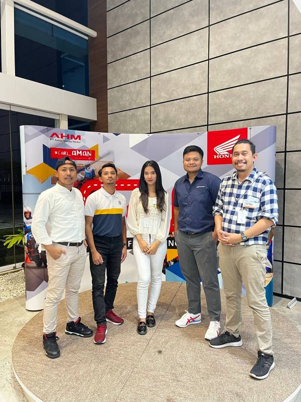Jangan Asal Menyalip Kendaraan Lain, Ini Tips #Cari_Aman Astra Motor Sulawesi Selatan