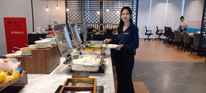 Sensasi Makan Siang "Nganre Allo" Sepuasnya di Vasaka Hotel Makassar