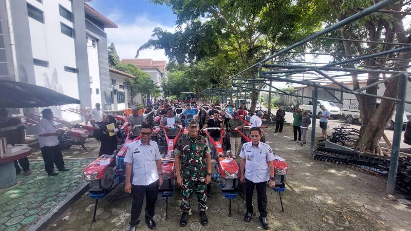 Pemkab Sidrap Salurkan Bantuan Alsintan Senilai Rp7 Miliar ke Kelompok Tani