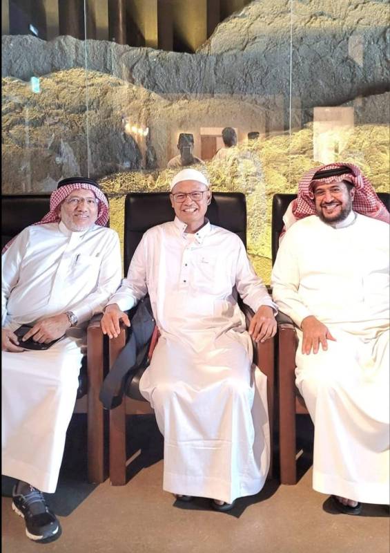 Taruna Ikrar, Hasrullah dan Wachyudi Gagas KKN Internasional di Hadapan Mantan Walikota Makkah