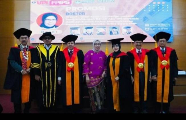Dosen UNM Jadi Wisudawan Terbaik Fakultas Pendidikan Ilmu Pengetahuan Sosial Jenjang S3 di UPI