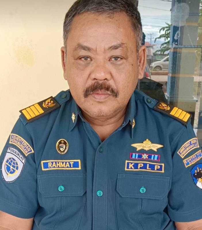 Masyarakat Pertanyakan Kapal Tongkang Yang Sandar di Pelabuhan Palabuhan Pomalaa