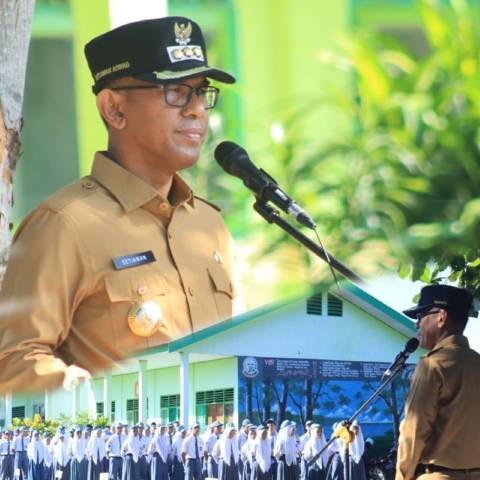 Pj Bupati Jadi Pembina Upacara di SMKN 6 Takalar