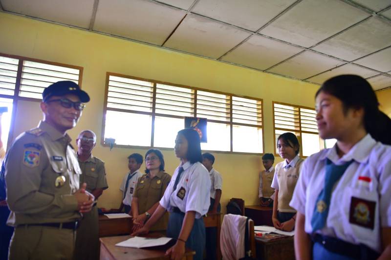 Tinjau SMA Negeri 11 Toraja Utara, Pj Gubernur Sulsel Langsung Programkan Perbaikan
