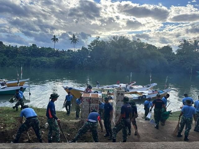 3 Ton Sampah Dari TPI Labuang Dibersihkan Personil TNI AU
