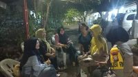 Dengan Humanis, Polisi RW Polres Pelabuhan Makassar Patroli Dialogis di Pemukiman Warga