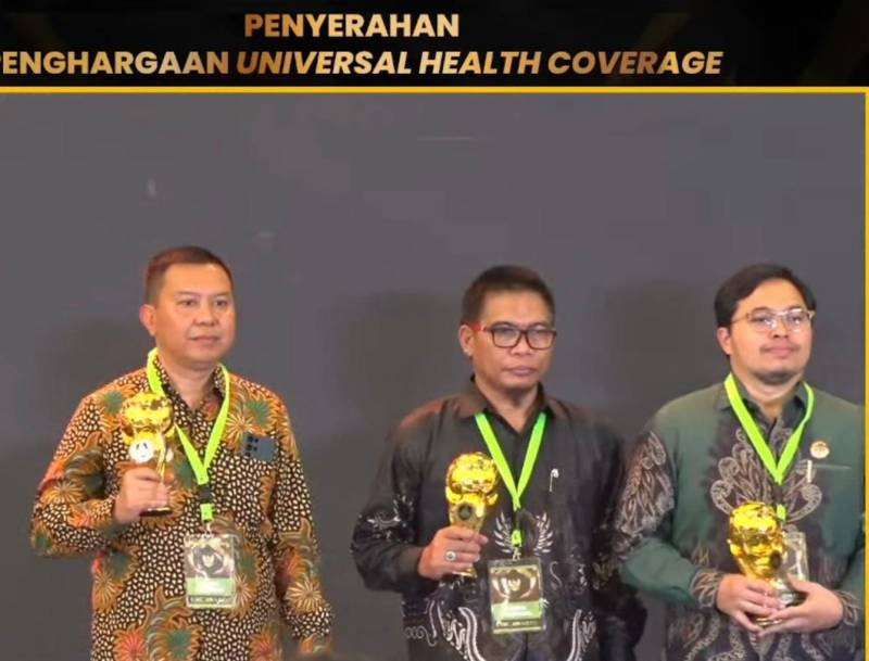 Bupati Basli Ali Terima Penghargaan UHC 2024 dari Wapres RI