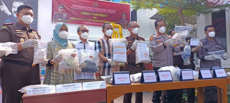 Puluhan Barang Bukti Dimusnahkan di Cabjari Pelabuhan, Diantaranya 1 Kg Sabu